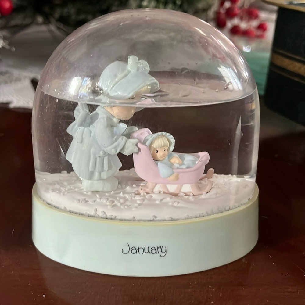 Water Dome-The Enesco Precious Moments Collection January birthday baby Vintage